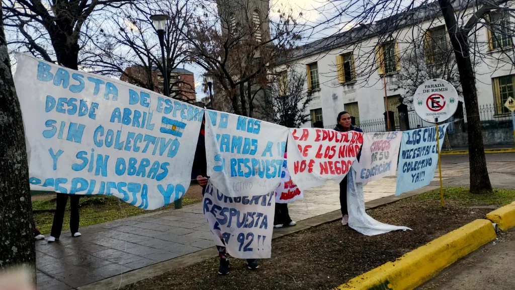 Padres de la Escuela 92 presentaron un amparo para exigir el transporte escolar de 160 alumnos