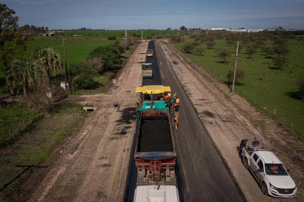 Continúa el asfaltado de la Ruta 23 entre los departamentos Uruguay y Colòn