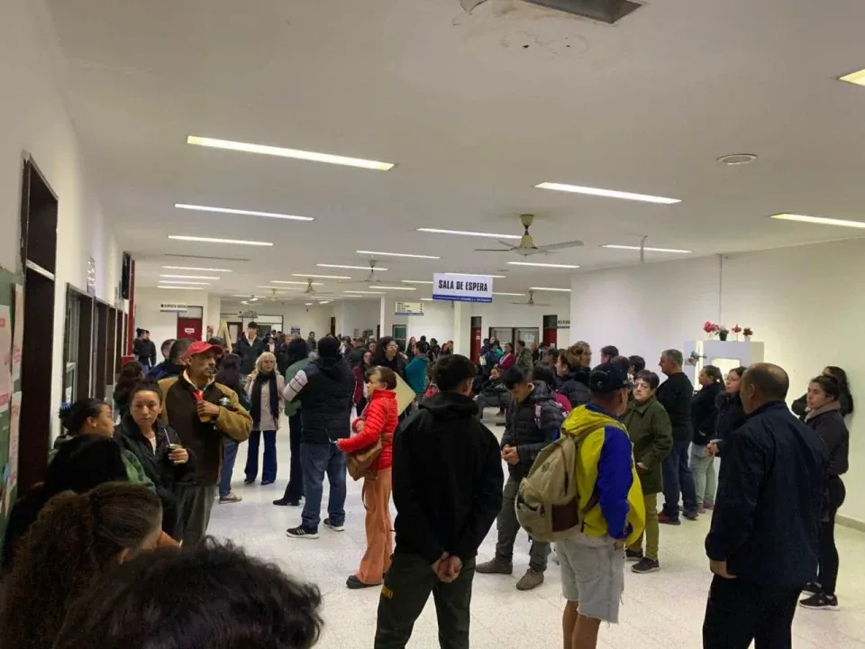 Pacientes vuelven a denunciar el colapso del sistema de turnos del Hospital Urquiza