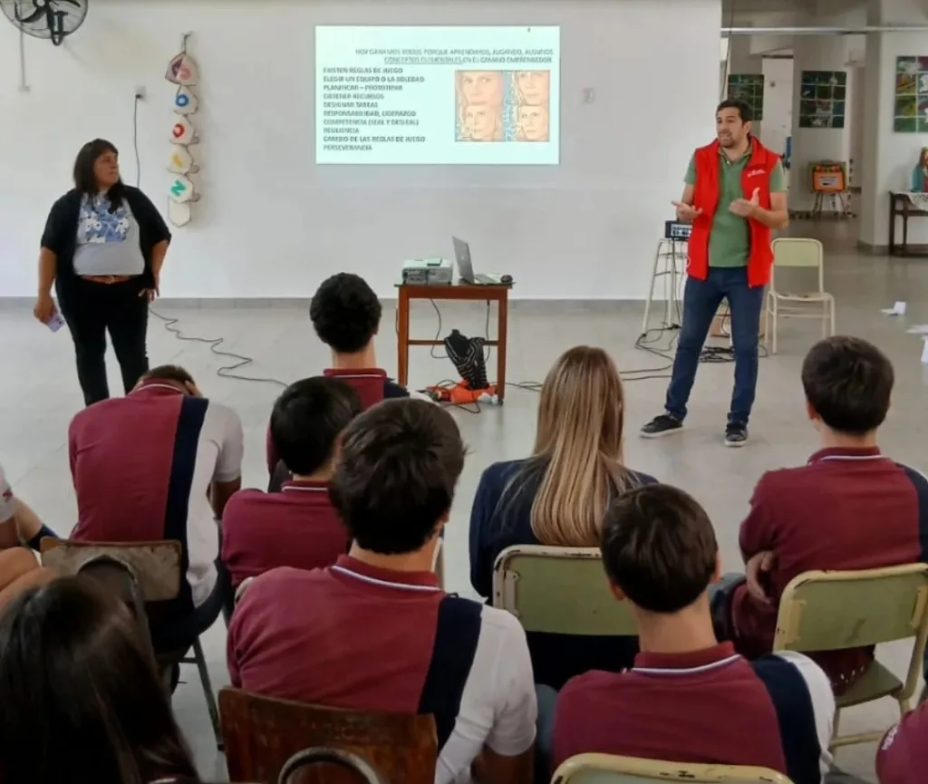 Continúa el Programa “Escuelas Emprendedoras”