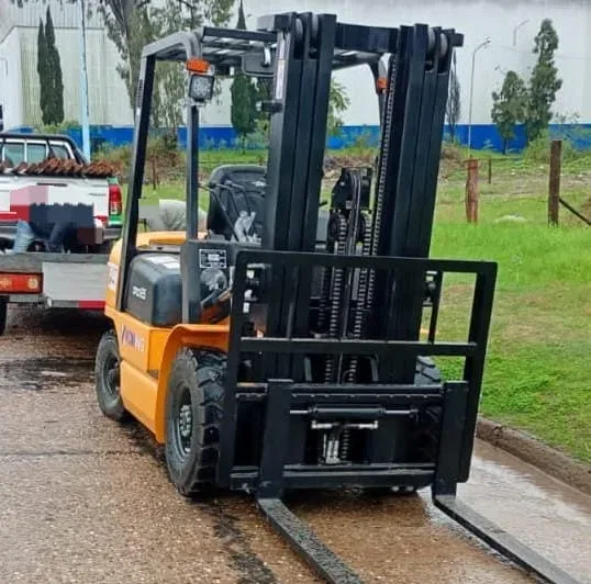 Allanamientos por una presunta estafa: recuperaron un autoelevador adquirido con cheques sin fondos