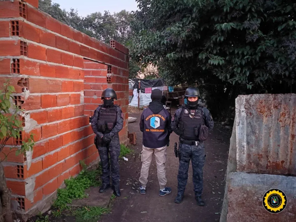 Dos detenidos y secuestro de cocaína en allanamientos por narcomenudeo en Nogoyá