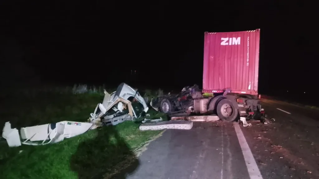 Choque entre dos camiones en la Autovía 14: un conductor fue trasladado al hospital