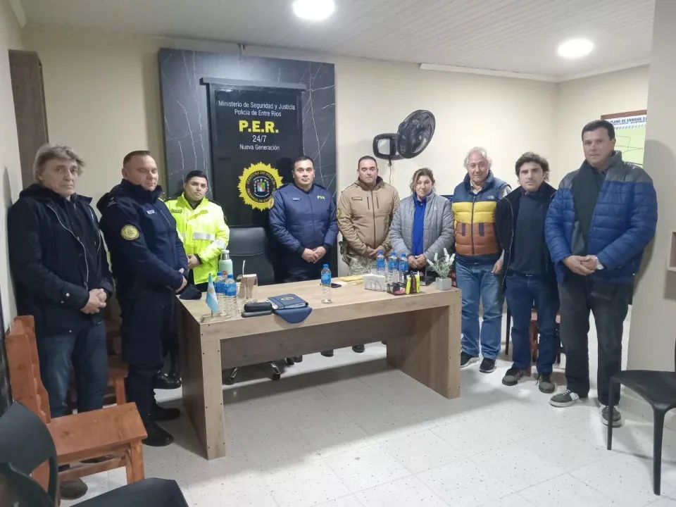 Reunión de trabajo para fortalecer la seguridad rural en Enrique Carbó