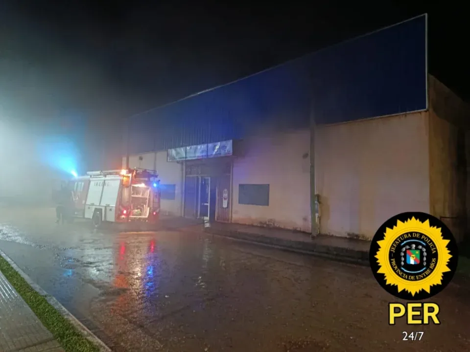 Incendio en un supermercado de General Campos: una mujer y su hijo fueron trasladados al hospital