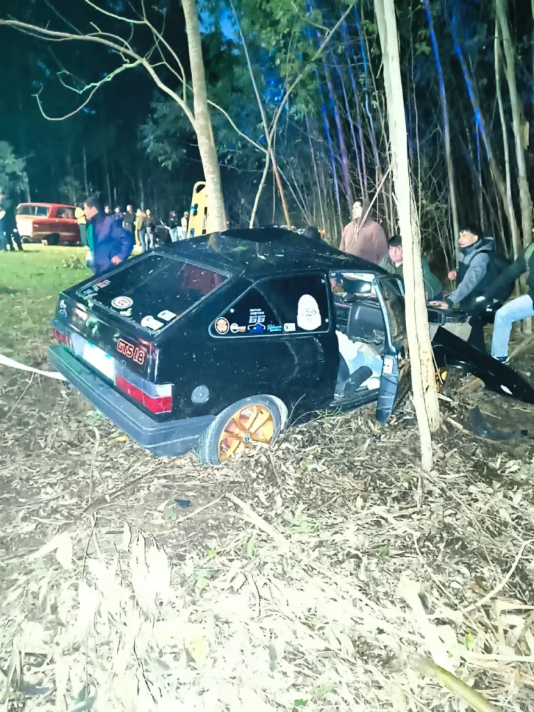 Perdió el control del auto y terminó con dos personas heridas en el ingreso al Lago Salto Grande