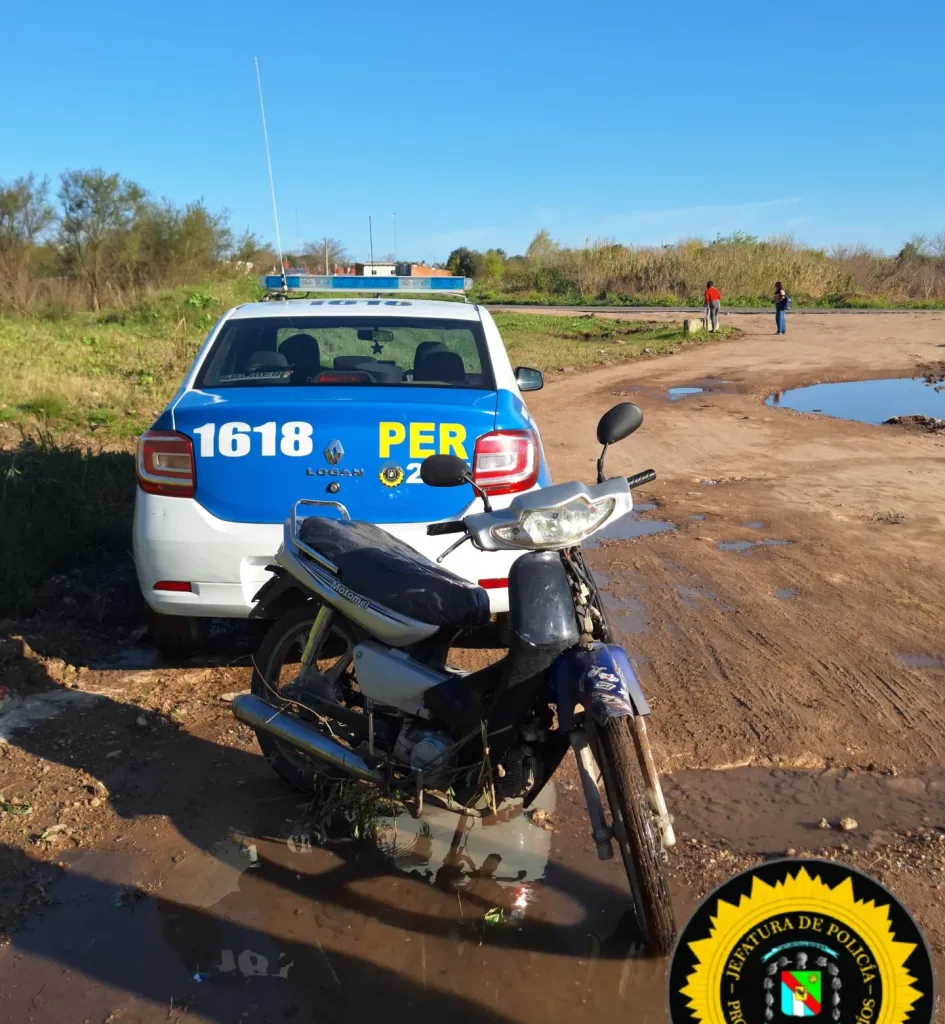 La llevaron a tiro por la calle y la Policía recuperó la moto poco después