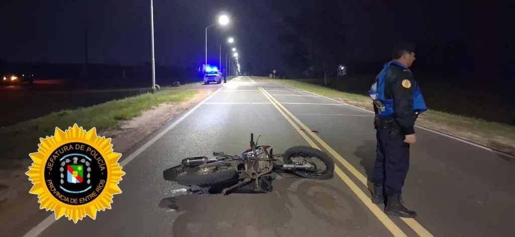 Siniestro vial en Federación: un joven sufrió graves lesiones tras una caída en moto