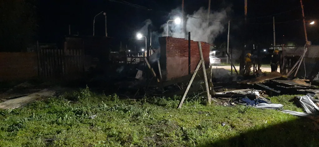 Incendio durante la madrugada dejó una vivienda con pérdidas totales en La Tablada