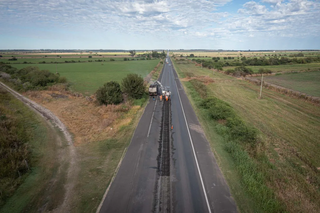 Más del 62 por ciento de avance en la mejora de seis rutas y un acceso
