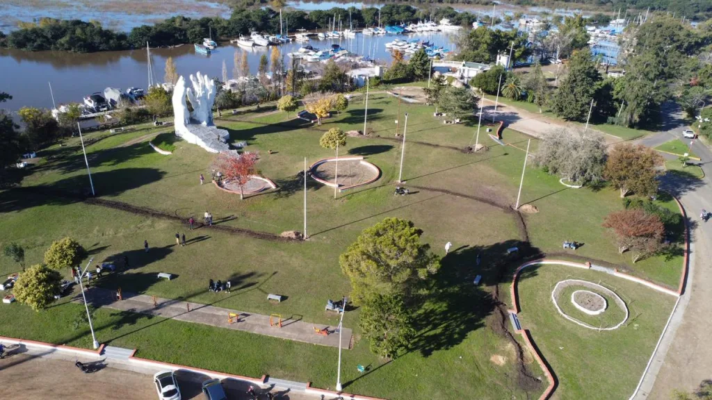 La Estudiantina recibe la Primavera en la Zona Joven