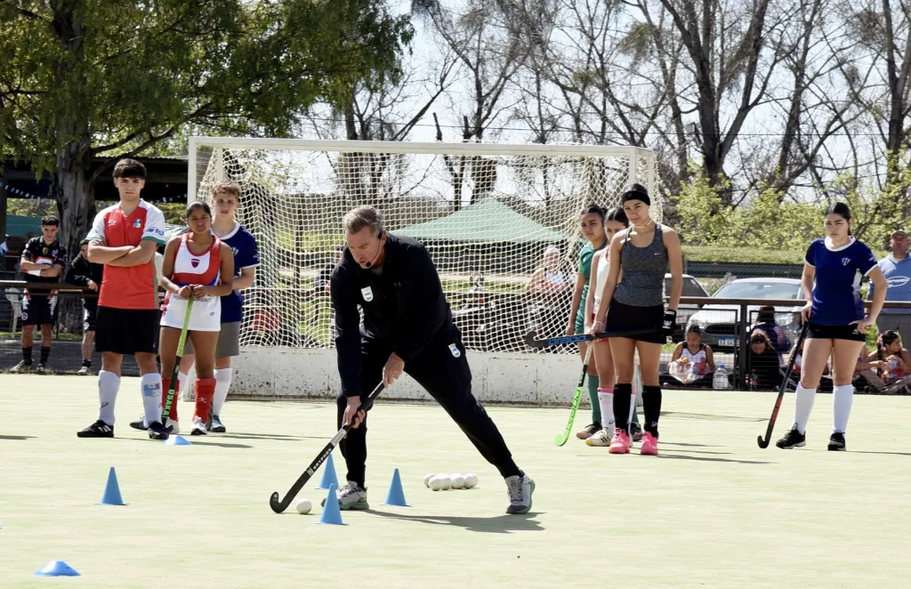Se abrió la inscripción gratuita para la capacitación con el DT de Las Leonas