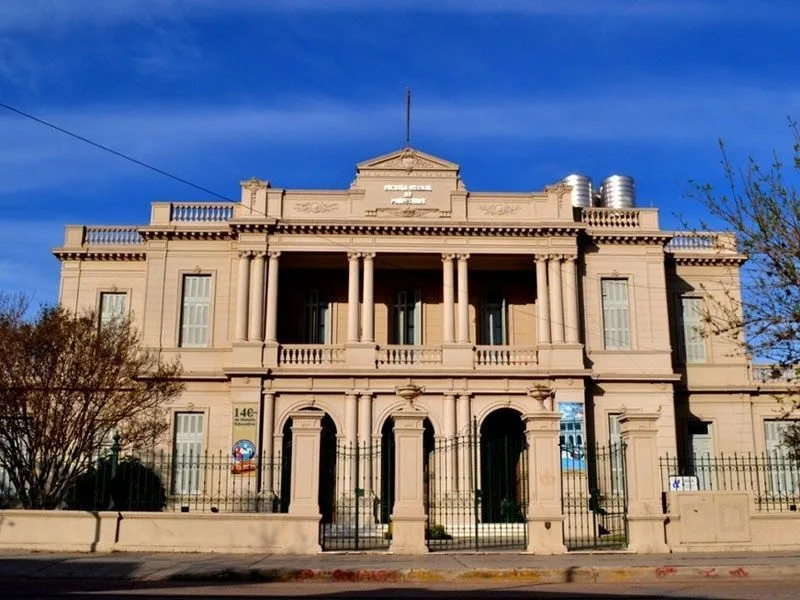 Tras la repercusión de otro caso de bullying, se conoció una nueva denuncia por una agresión en la Escuela Normal