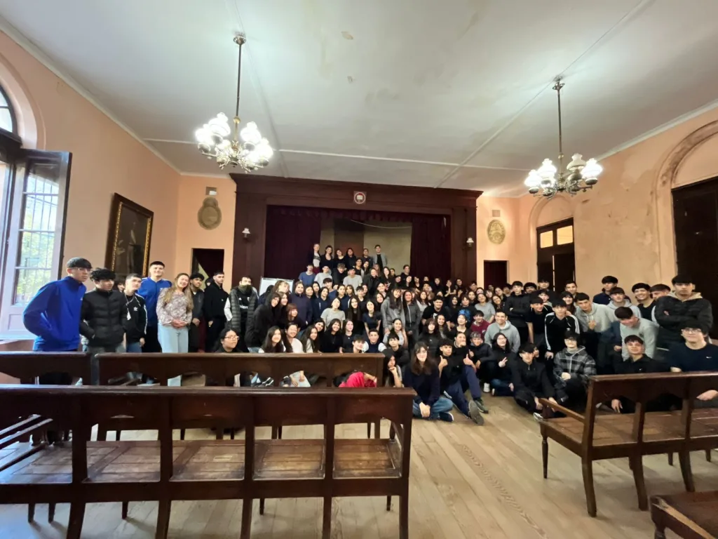 Comenzó la recorrida por las escuelas para inscribirse en la Estudiantina