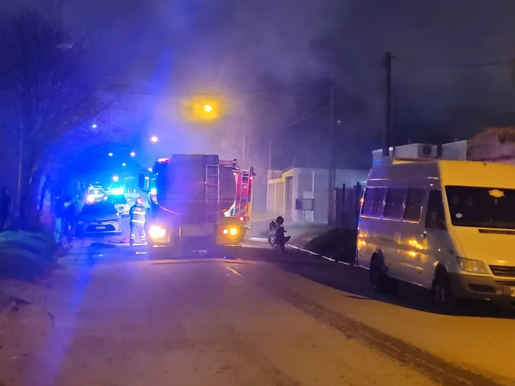 Incendio en un departamento de Villa Las Lomas Norte: trabajaron dos dotaciones de Bomberos