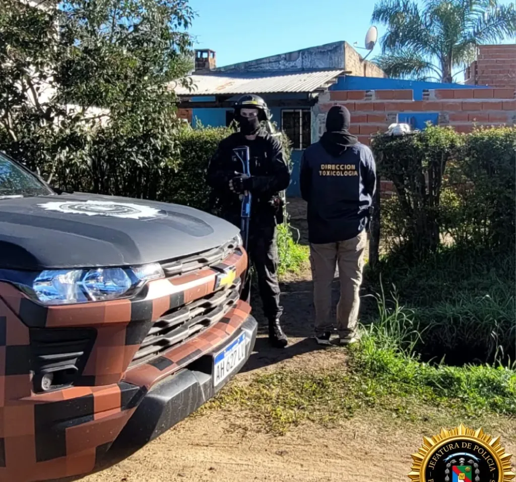 Tres allanamientos por narcomenudeo en Federal: dos detenidos y secuestro de cocaína