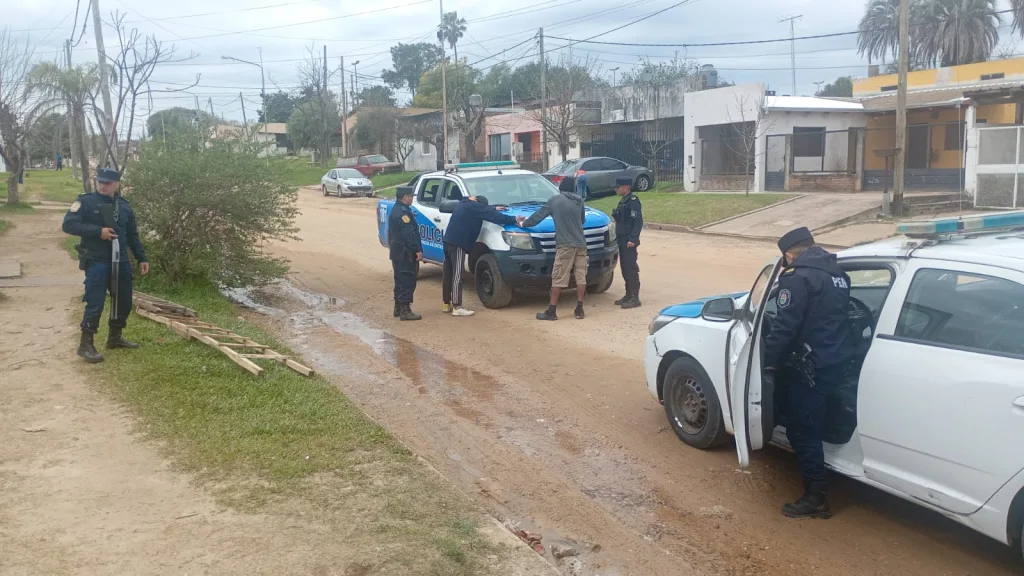 Dos hombres fueron detenidos cuando intentaban realizar una conexión clandestina al tendido eléctrico