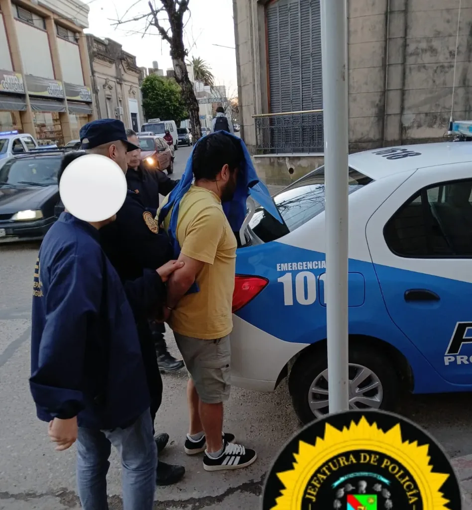 Pagó más de $2 millones con cheques robados y fue detenido cuando intentaba hacer otra compra