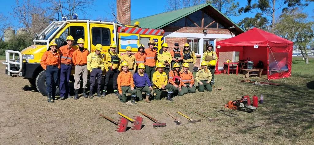 Bomberos Voluntarios realizaron una capacitación práctica sobre incendios forestales