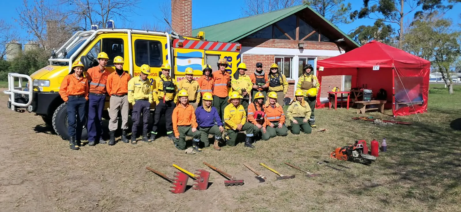 Bomberos Voluntarios realizaron una capacitación práctica sobre incendios forestales
