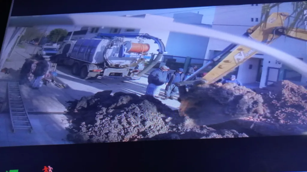 Tres trabajadores estaban dentro de una excavación cuando se produjo un desmoronamiento: uno resultó herido