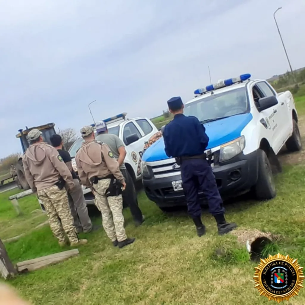 Federal: Dos detenidos tras hallar un fusil oculto en un campo y secuestrar un auto