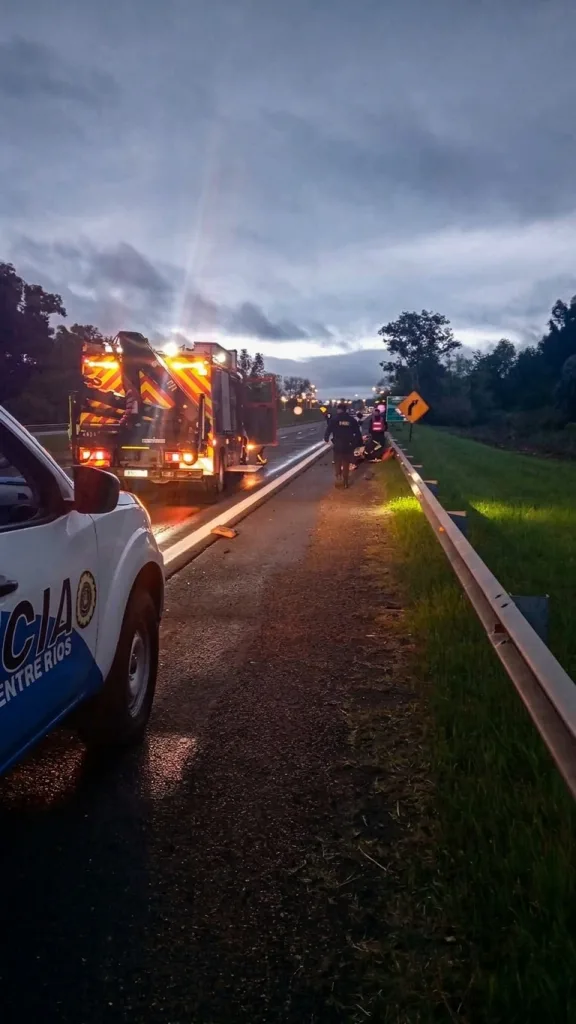 Accidente en la Autovía Artigas: una mujer sufrió heridas graves tras caer de una moto