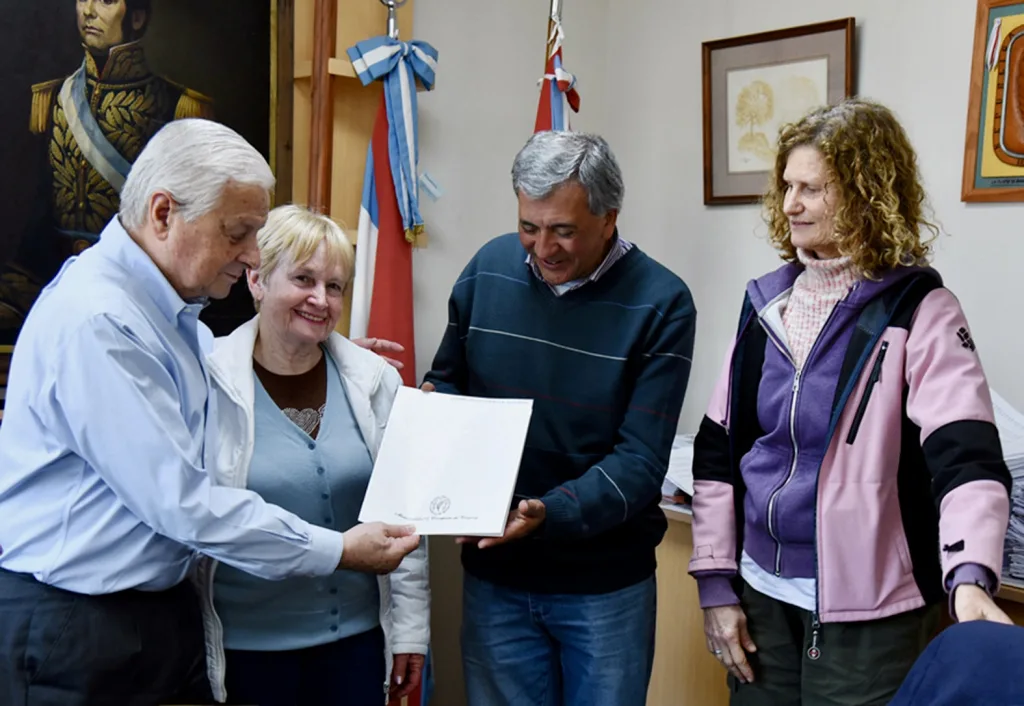 La Municipalidad colabora con arreglos en el salón parroquial de San Isidro