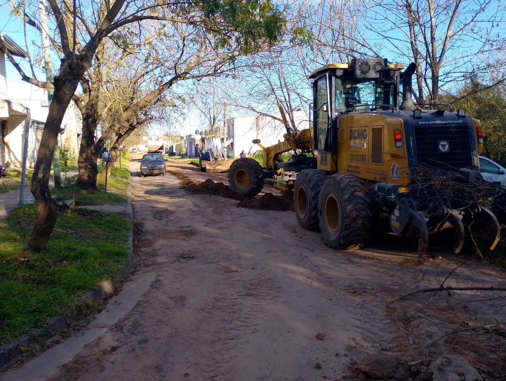 Arreglan calles en las 48 Viviendas de barrio San Isidro