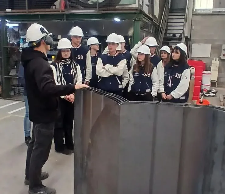 Alumnos de Caseros conocieron el Parque Industrial de nuestra ciudad