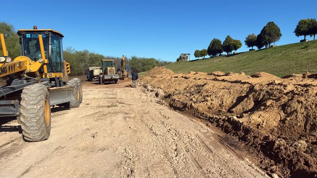 Se refuerza la protección en el terraplén de la Defensa Sur