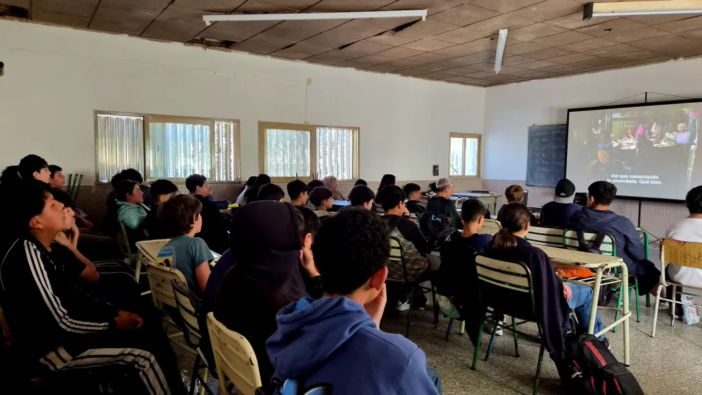 Cine y Comunidad llegó a la EET N°2 para reflexionar sobre el grooming