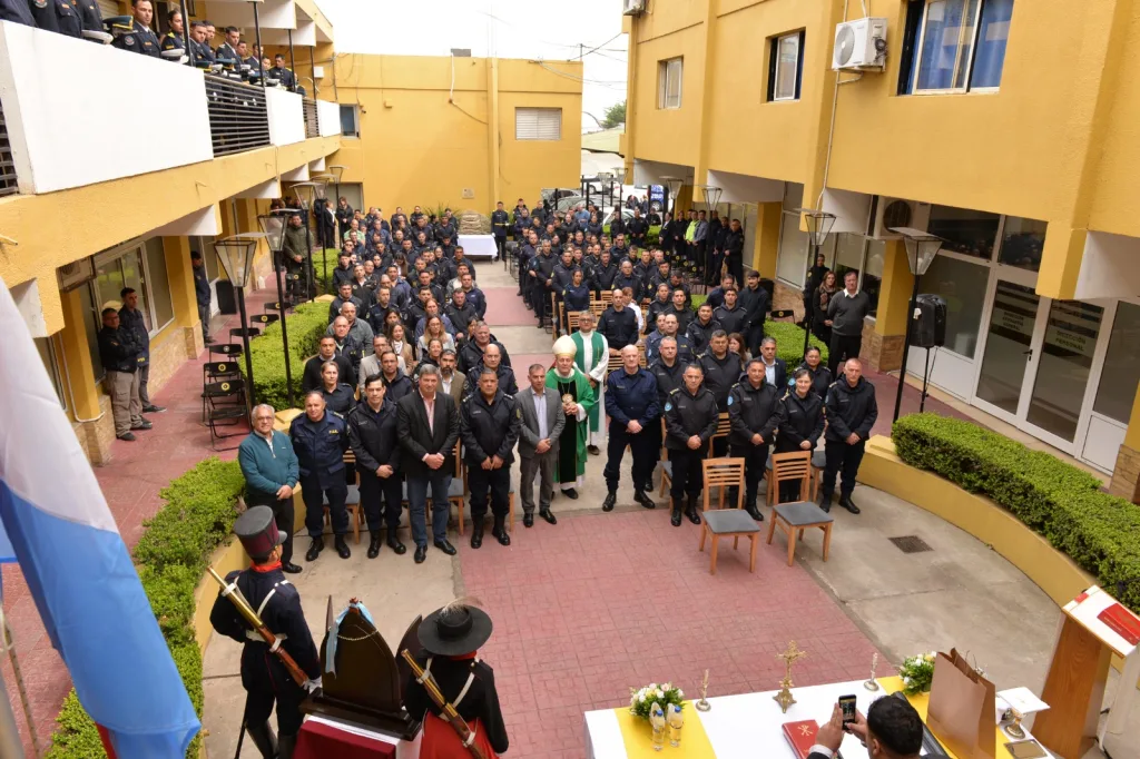 Monseñor Raúl Martín celebró una misa en la Jefatura Central de Policía de Entre Ríos