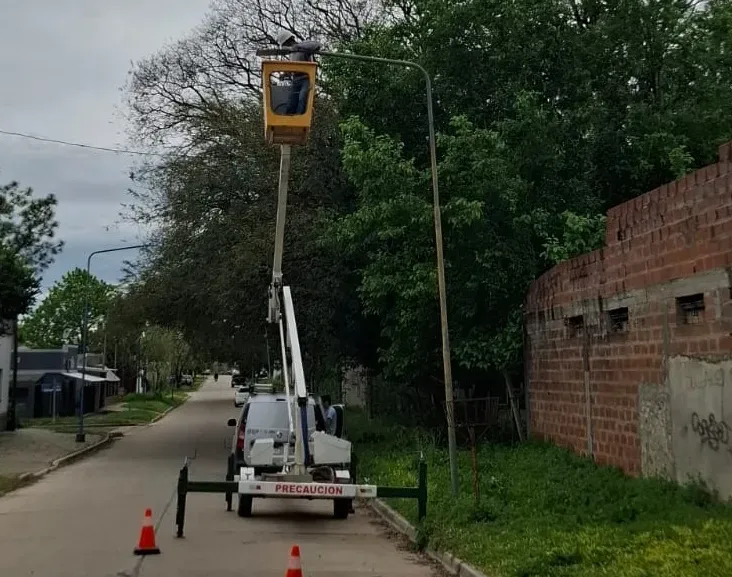 Avanza el recambio de 544 luminarias LED en cuatro barrios de la ciudad