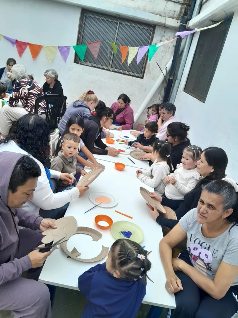 Se realizó una tarde de encuentro entre generaciones en el jardín Mi Casita