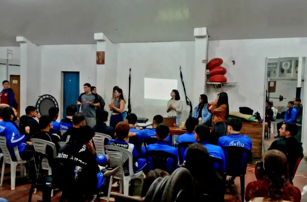 La Facultad de Ciencias Médicas llevó la nutrición deportiva al Club Parque Sur