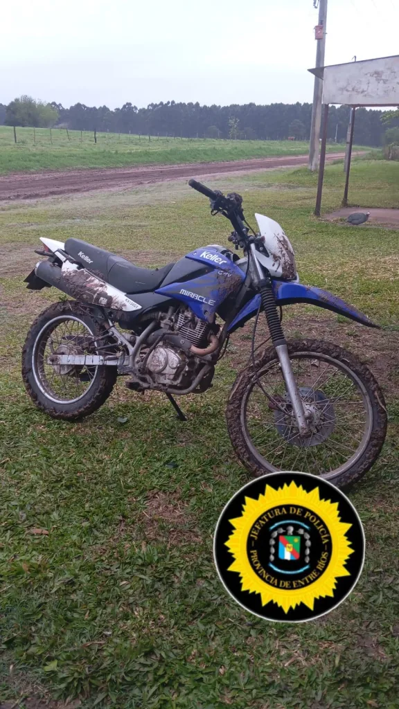 Despiste en el camino a Colonia Hocker: una motociclista sufrió una fractura y fue trasladada a Colón