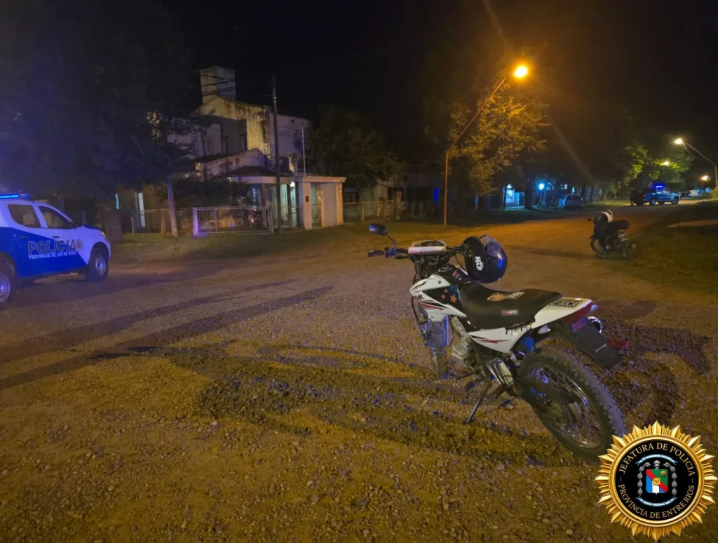Una moto chocó a una mujer y a su hijo de 6 años y escapó en Federal