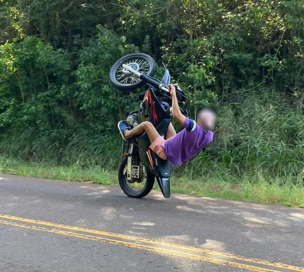 Interceptaron a un motociclista por maniobras peligrosas en Colonia Hocker