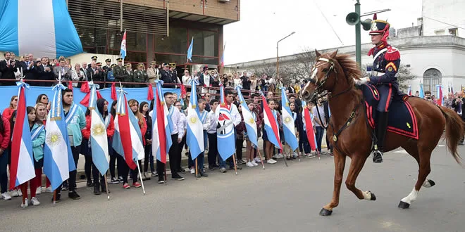 Este domingo, gran desfile con Granaderos, cuatro bandas y muchas sorpresas