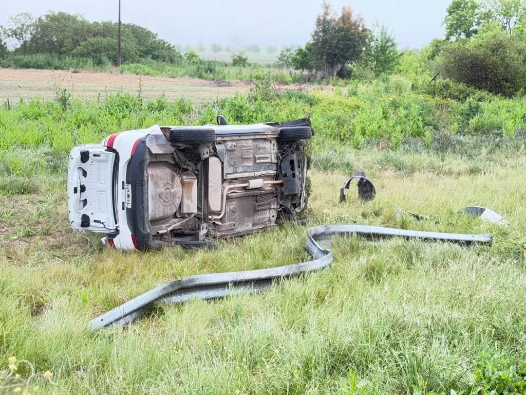 Un automóvil chocó contra el guardarraíl y volcó en Basavilbaso