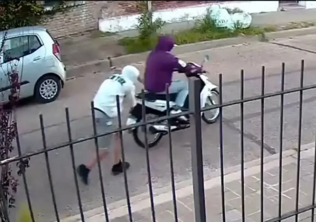 Allanaron una vivienda y esclarecieron el robo de una moto en ciudad