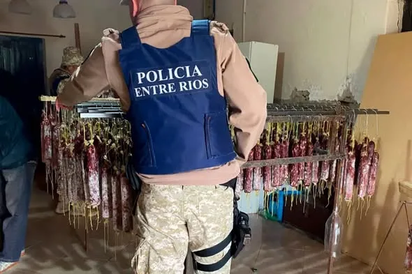 Más de mil salamines y 350 kilos de tocino fueron decomisados en una causa por abigeato en Federal